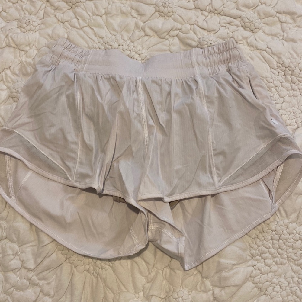 Lulu lemon white hotty hot short 2.5”